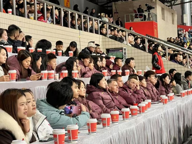 北青體育：中國女足現(xiàn)身中甲賽場，觀看重慶銅梁龍vs遼寧鐵人