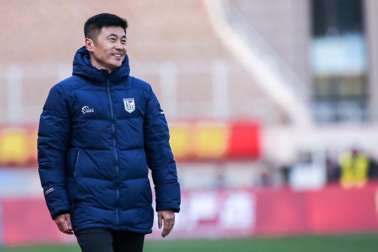 足球報(bào)：大連英博低調(diào)備戰(zhàn)，簽約贊助商為大連足球注入新活力